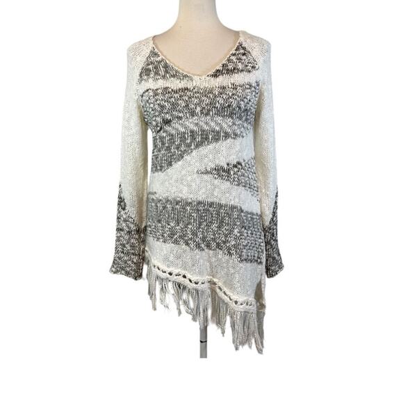 Chico's V-Neck Sweater Gray White Asymmetrical Fringe Trim, Size O (US
Size S/4) - Picture 1 of 10